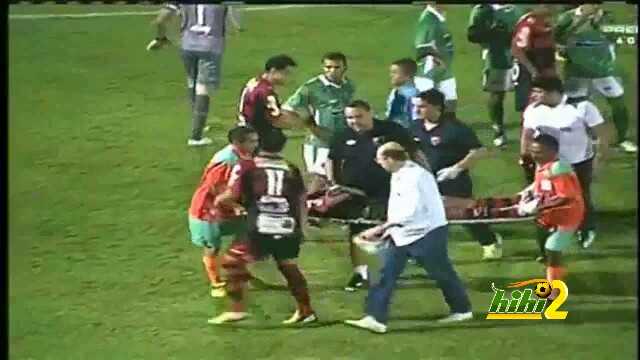 فيديو و صورة : لاعب يرسل منافسه إلى المشفى بعد ضربة قوية فى الوجه