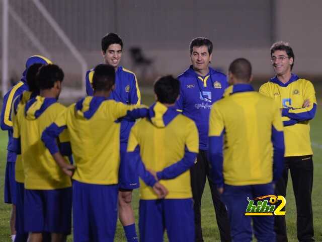 صور : النصر يواصل تدريباته وديسلفا يكتفي الليلة بمناورة كروية