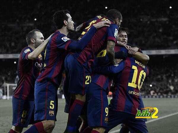 صورة : شاهد لاعبو برشلونة بعد المباراة وماذا كانوا يرتدون ..؟!