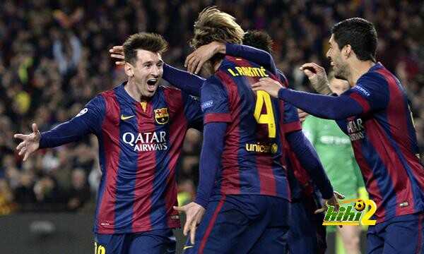 صورة : مشجعو برشلونة أمام فندق إقامة الفريق منذ الصباح