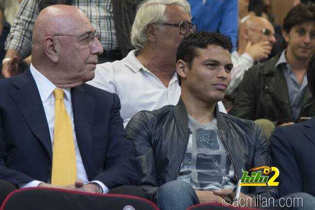 صور : سر تواجد تياجو سيلفا في مدرجات ملعب سان سيرو ..؟!