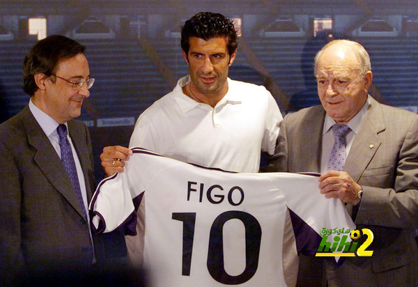 ذكرى الانتقال الناري لفيجو من برشلونة لريال مدريد