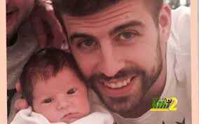 صورة : شاكيرا وبيكيه يتباها بابنهما ساشا ..!