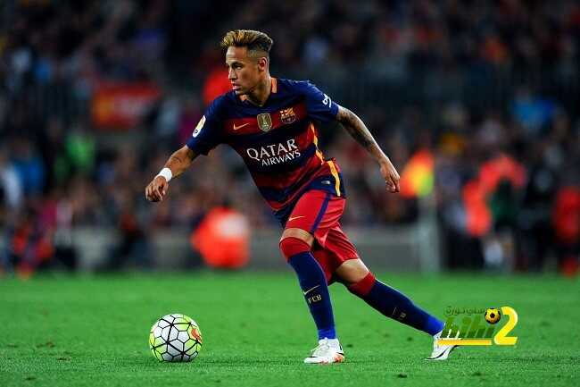 وكيل أعماله: نيمار يعشق برشلونة لكن الفريق الباريسي حلم كل لاعب