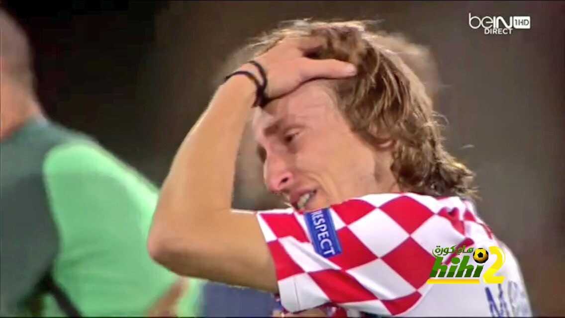 صور : بيبي يواسي مودريتش بعد إقصاء كرواتيا ..!