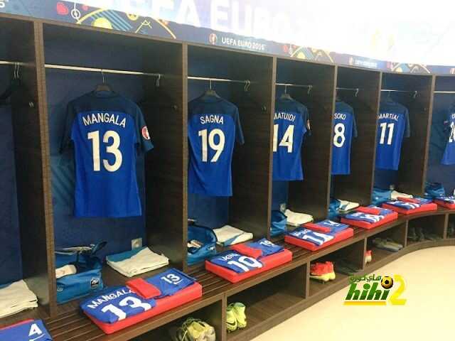 صورة : غرفة ملابس منتخب فرنسا قبل مواجهة إيرلندا