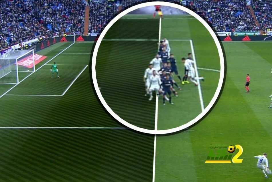 صور : جماهير برشلونة تذكر ريال مدريد باخطاء التحكيم معهم امام ملقا