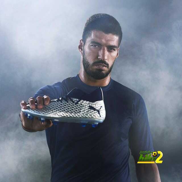 🔴 لويس سواريز يستعرض حذائه الجديد من Puma