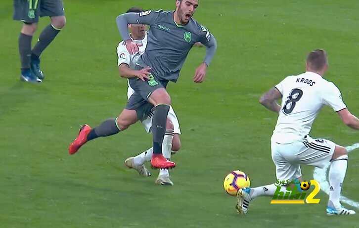 صورة : فاسكيز يمزق قميصه بعد طرده !