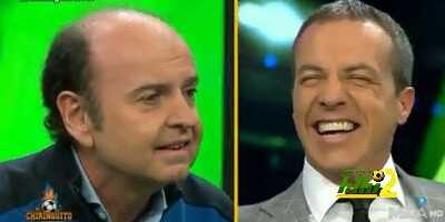 سوريا يستفز خوانما رودريجيز ويستبدله بقرش بلاستيكي