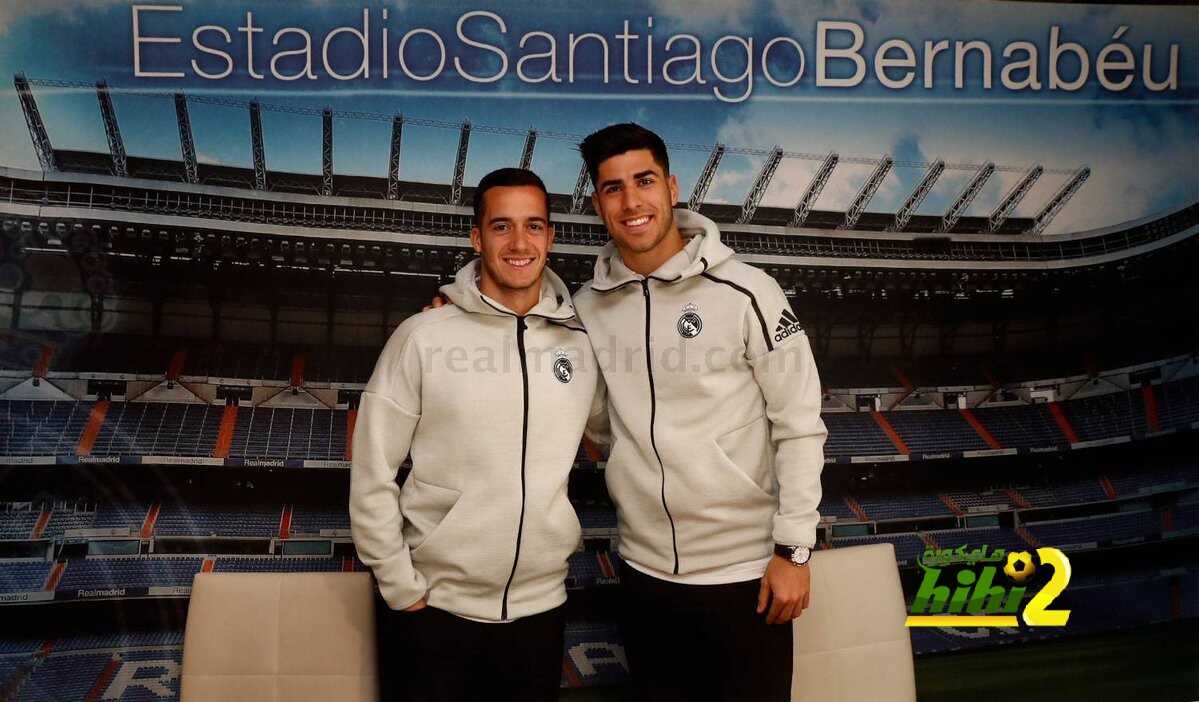 🔴ثنائي ريال مدريد قاما بالتوقيع للجماهير المتواجده في مقر اقامة الفريق في فالنسيا.