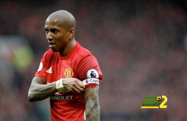 آشلي يونج : روح الفريق قد تدفعنا للاستمرار في دوري الأبطال