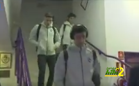 🔴لاعبو ريال مدريد يدخلون الى ملعب زورييلا.