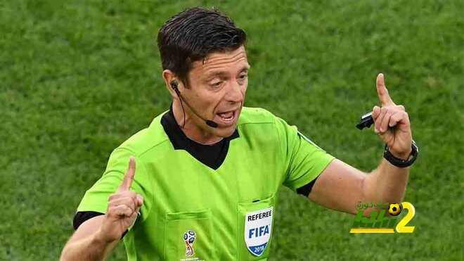 الكشف عن حكم مباراة برشلونة واليونايتد