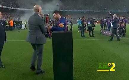 صورة : ميسي يحمل أول لقب لليغا كقائد لبرشلونة