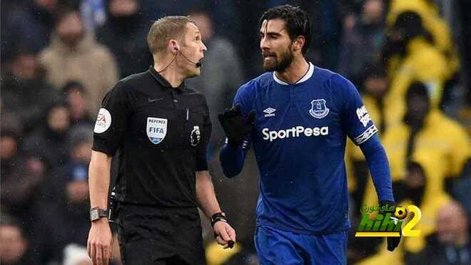 إيفرتون يأمل في الإبقاء على جوميز