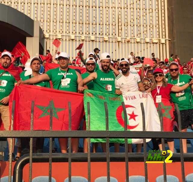 صور : مساندة قوية من الجماهير الجزائرية و المصرية للمغرب ضد ساحل العاجل