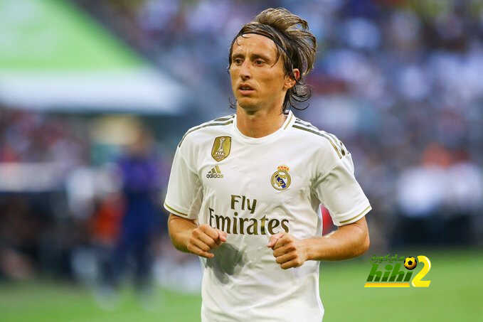 تقارير: وكلاء مودريتش يوضحون حقيقة رحيله عن ريال مدريد