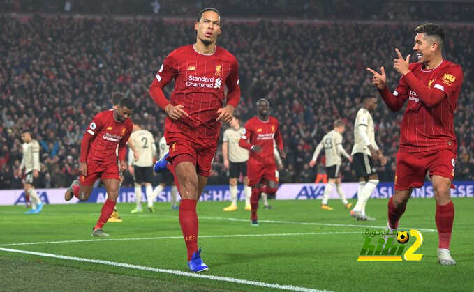 قطار ليفربول السريع يعبر مانشستر يونايتد