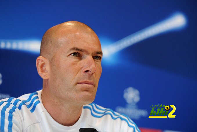 تقارير: زيدان ينظم مكالمة فيديو بين لاعبي ريال مدريد لهذا السبب