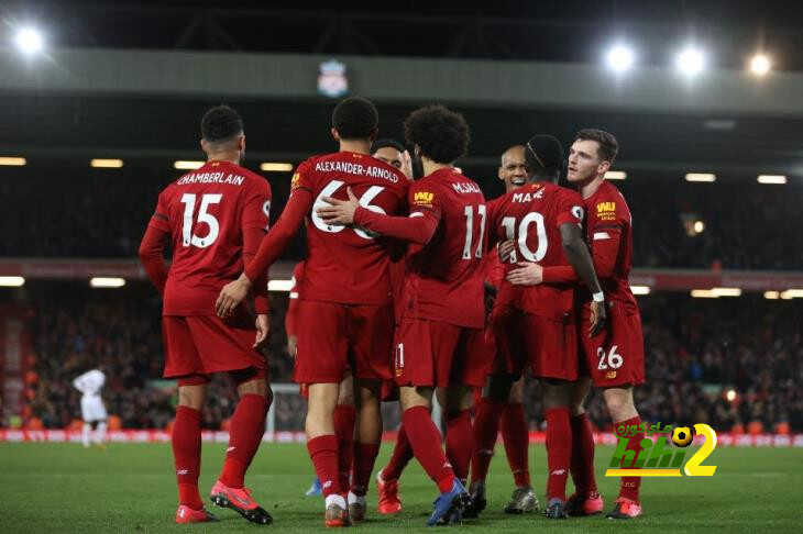 فيديو: فاصل من الغناء والرقص للاعبي ليفربول عقب التتويج بالدوري