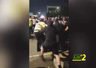 فيديو: معركة قوية بين جماهير ليفربول وعناصر الشرطة أثناء الاحتفال بالدوري