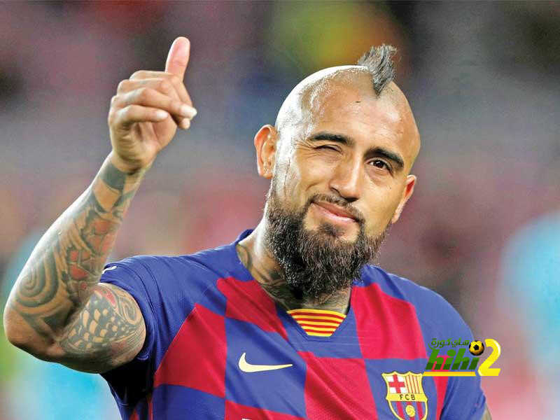 صورة: فيدال يعود لاستعراض سيارته الفارهة