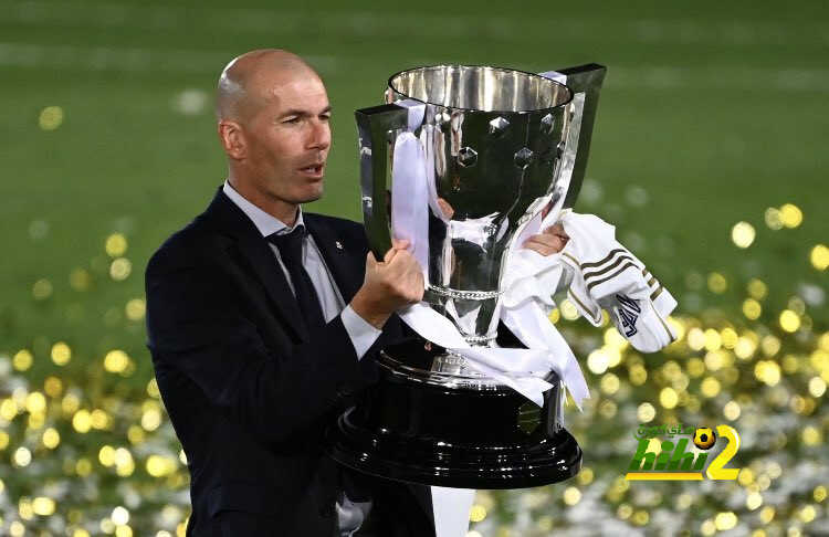 هل هناك دعم من اللاعبين داخل غرفة خلع الملابس لريال مدريد للمدرب زيدان ؟