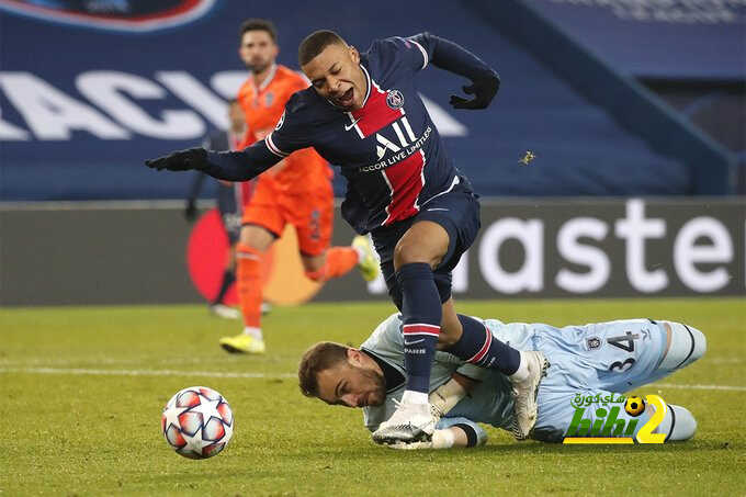 مبابي يأخذ رقم ميسي في دوري الأبطال
