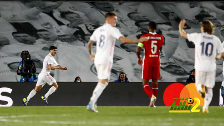 بن عياد يسخر من أداء ليفربول في الشوط الأول