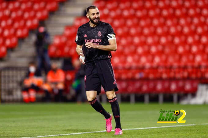 فيديو: بنزيمة يعاقب حارس غرناطة على خطأه ويسجل الرابع لريال مدريد