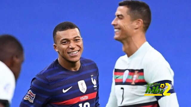 صور : شاهد مزاح مبابي وكريستيانو في الطريق لغرف الملابس