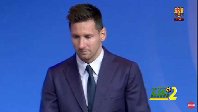 ميسي باكياً: لم أكن أرغب في الرحيل عن برشلونة