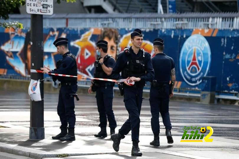 صور.. وسائل الإعلام تحتشد بمحيط حديقة الأمراء انتظارًا لميسي