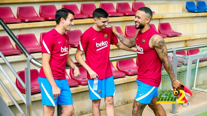 ثلاثي برشلونة يعود لمقر التدريبات