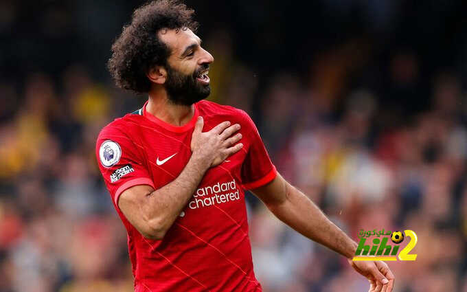 نيفيل يحث صلاح على الانتقال لريال مدريد