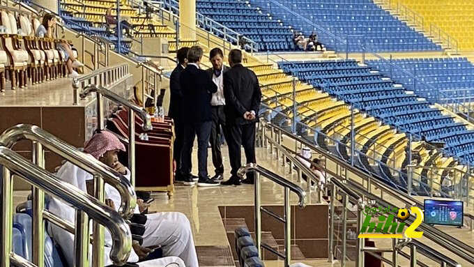 صورة.. ممثلو برشلونة في ملعب مباراة السد والدحيل