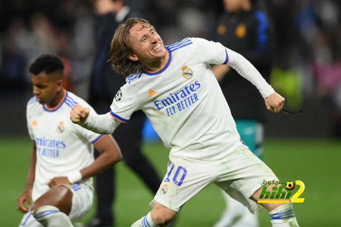 نجم إشبيلية: يجب أن ننزع القبعة وننحني احترامًا أمام مودريتش