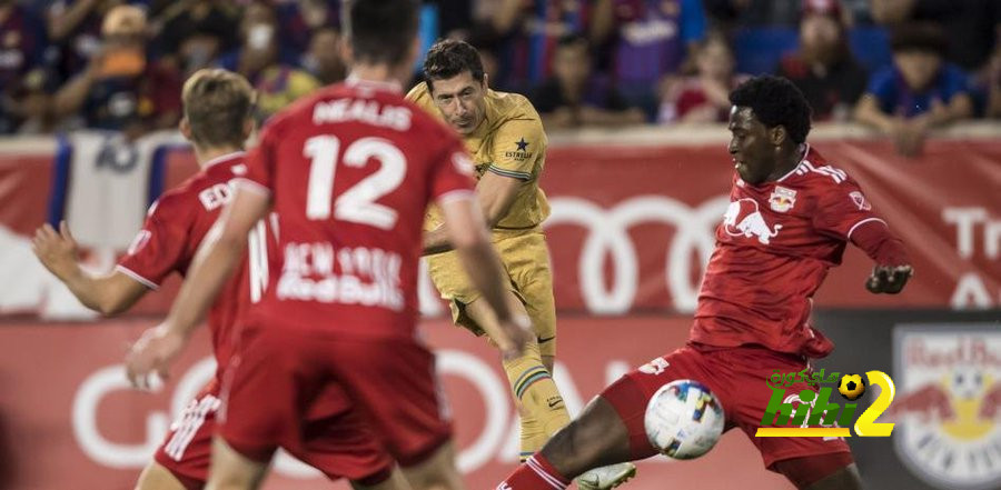 لماذا رحل ليفاندوفسكي عن برشلونة ؟