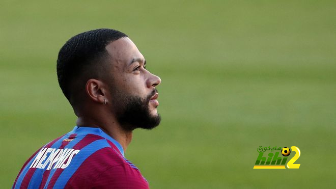غريب أمر برشلونة مع ديباي