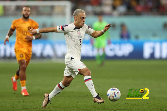 ميلان يستهدف مدافع برشلونة