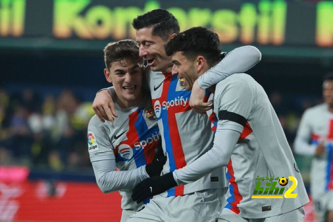 لماذا زار مدرب منتخب البرتغال السابق ليفاندوفسكي في برشلونة ؟