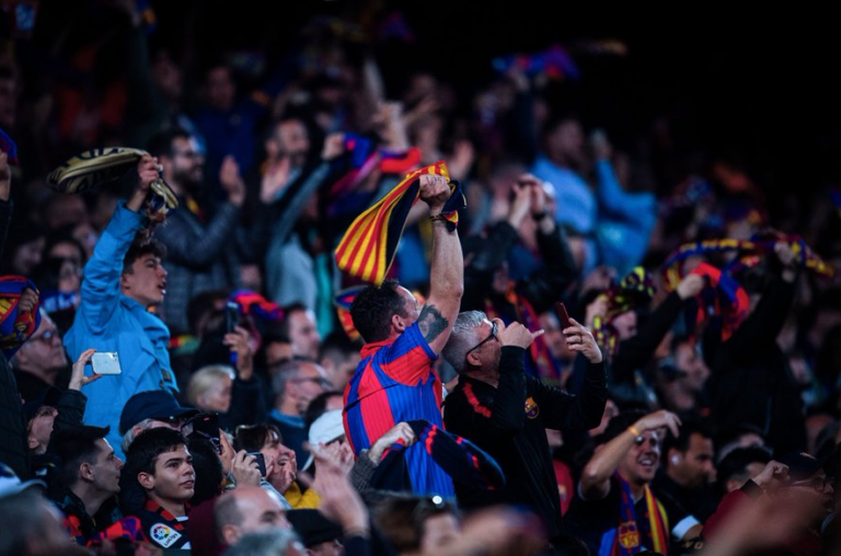 Фанат барса. Болельщики Барселоны. Фанаты Барселоны. Camp nou Barcelona.