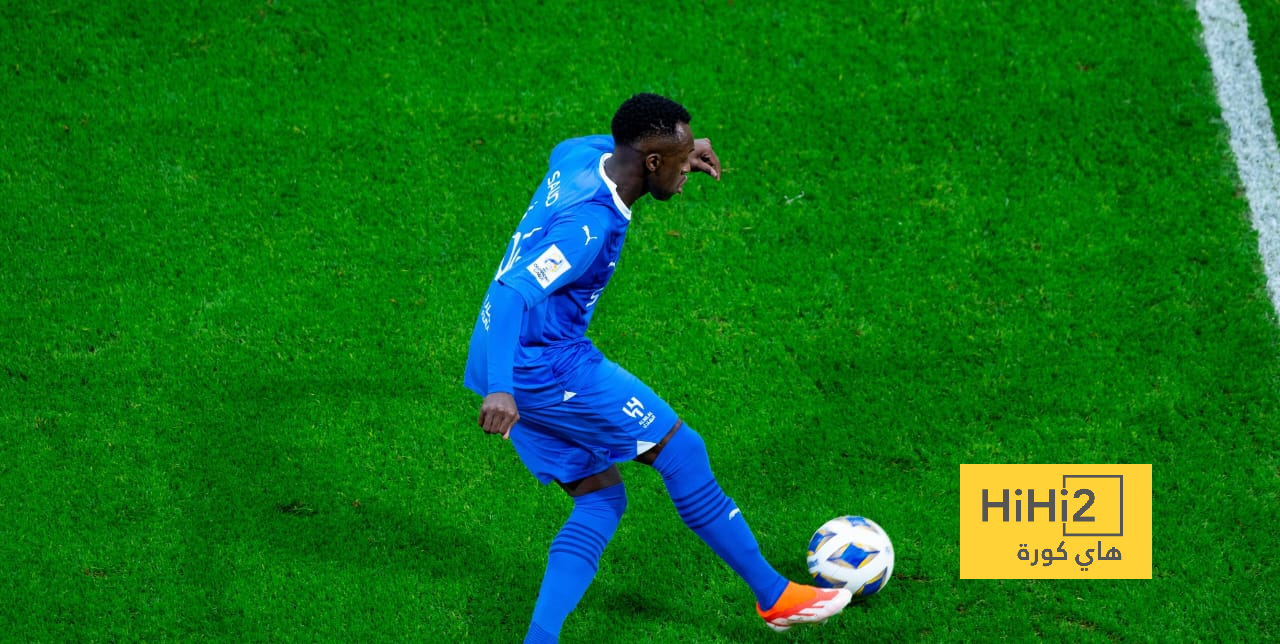 شوط أول سلبي بين الهلال والفتح