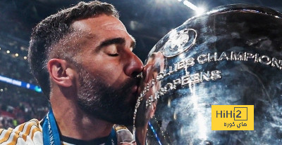 فيديو.. كارفخال يذهب لموكب الحراسة للاحتفال بلقب دوري الأبطال مع والده