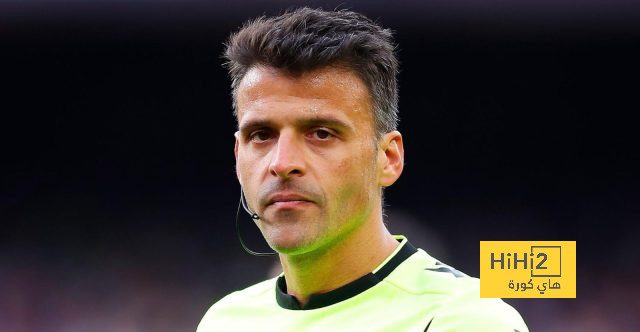 أرقام برشلونة مع مانزانو حكم مباراته أمام ريال بيتيس