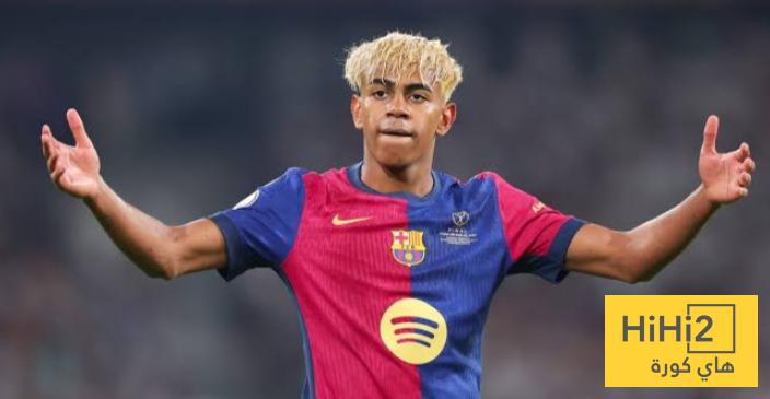 صور.. وكيل لامين يامال يصل برشلونة
