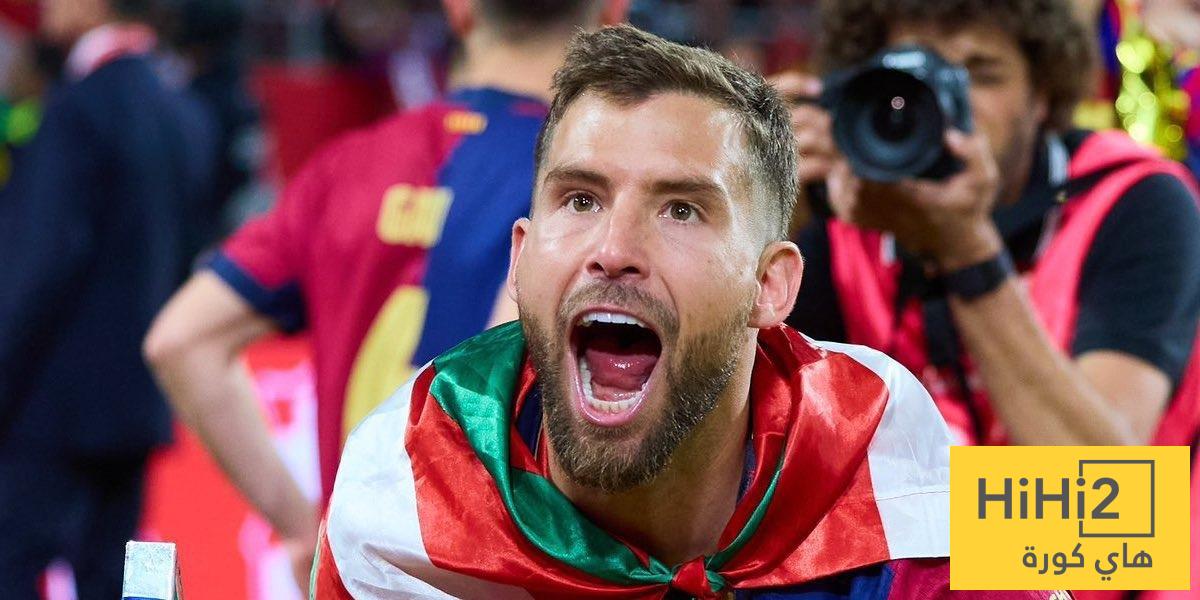 لاعب برشلونة السابق يُعلق على رحيل إينيغو مارتينيز