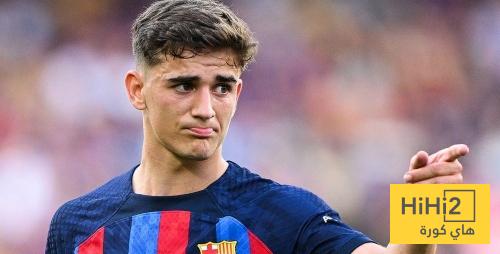 صورة .. اول من قام بزيارة غافي في المستشفى