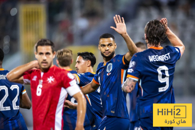 هولندا يسجل الهدف الرابع في شباك فنلندا هولندا يسجل الهدف الرابع في شباك فنلندا